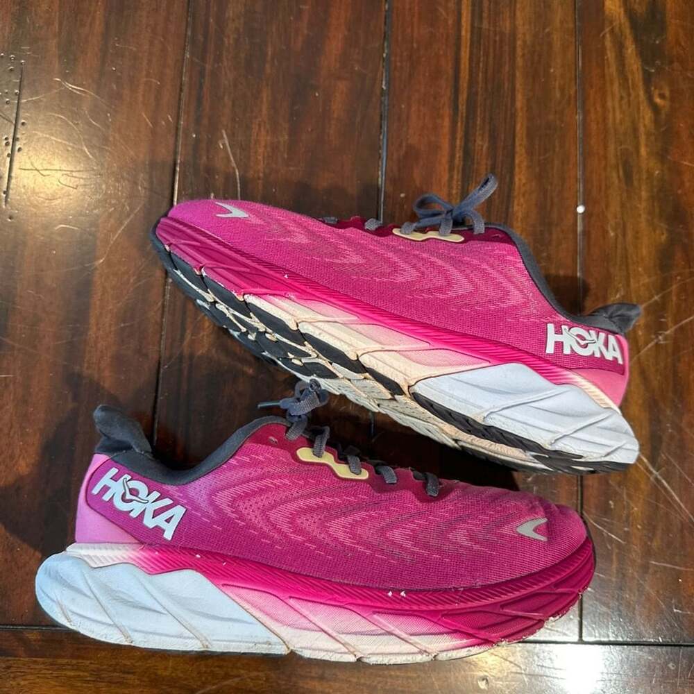 Hoka One One Arahi 6 Pink Stability Running Shoes